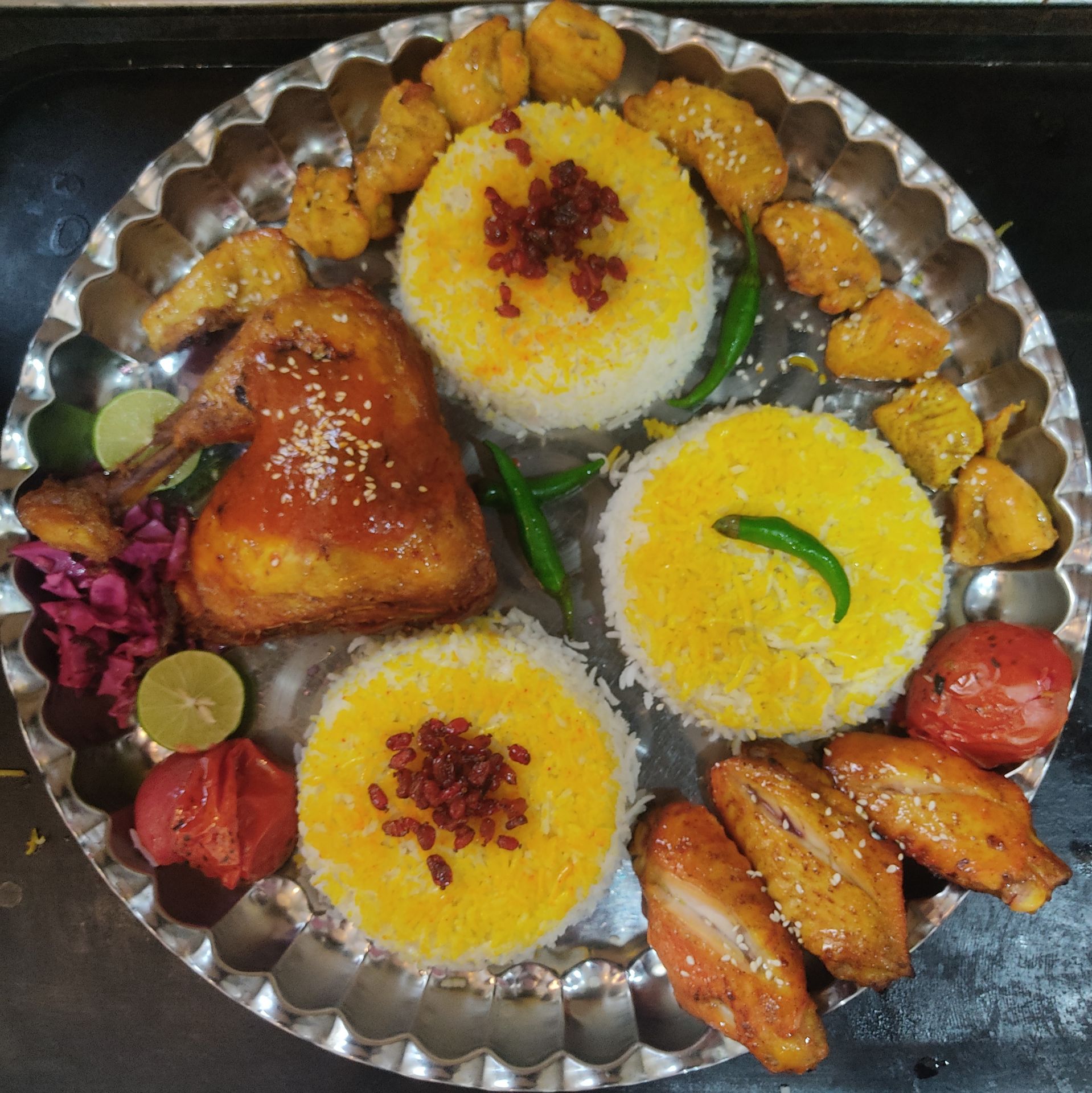 به یک نفر نیرو خانم